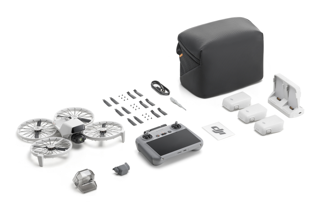 Części drona: dron, pilot, baterie, ładowarka i akcesoria.