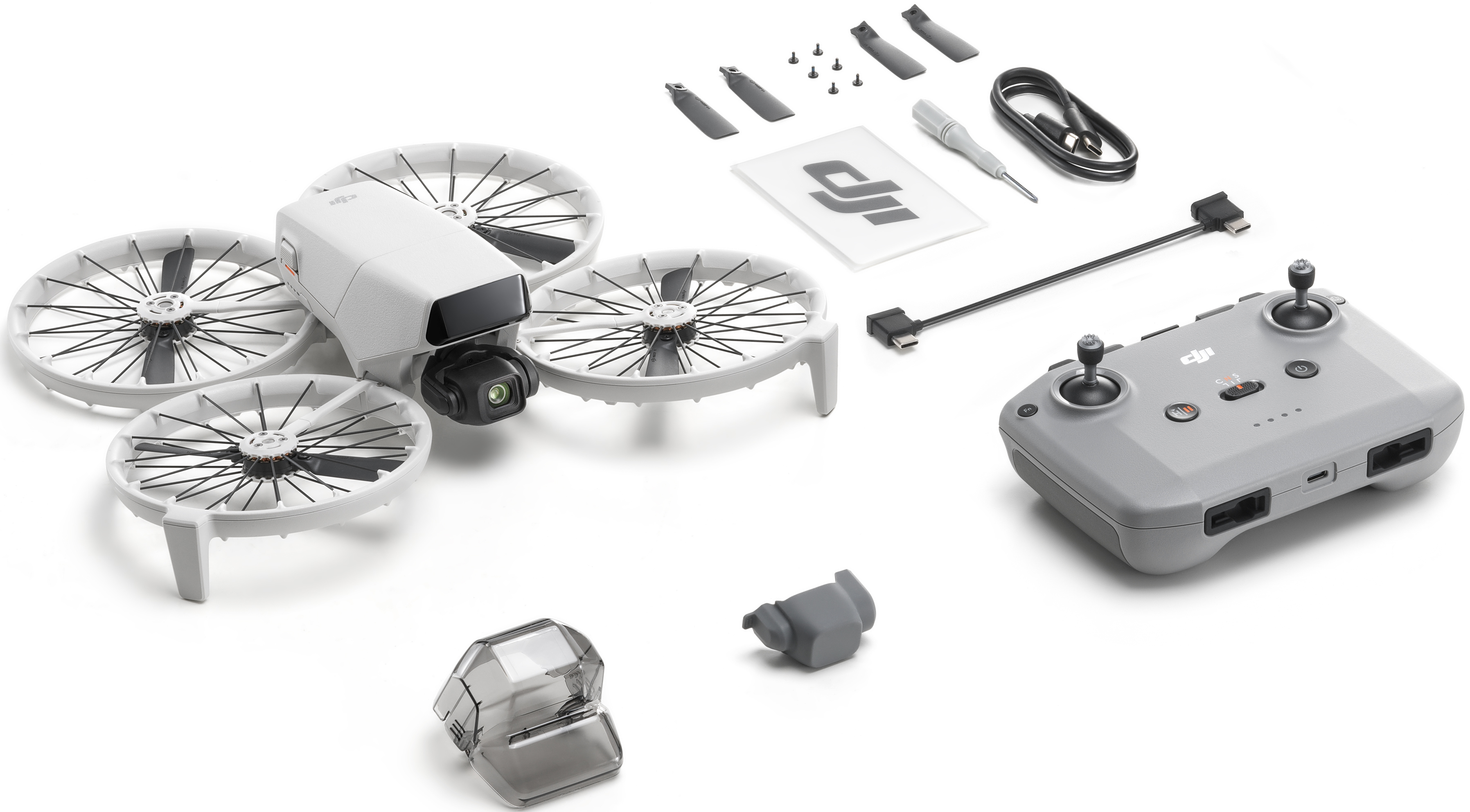 Drohne und Zubehör: Controller, Propeller, Aufkleber, Schraubendreher, Kabel und Abdeckung.