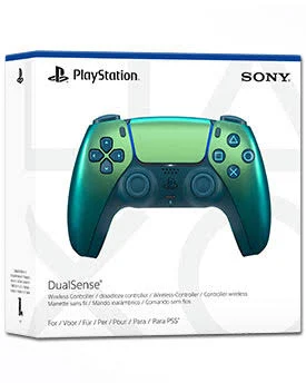 Caja con un controlador degradado verde y azul en la parte frontal. Fondo blanco.