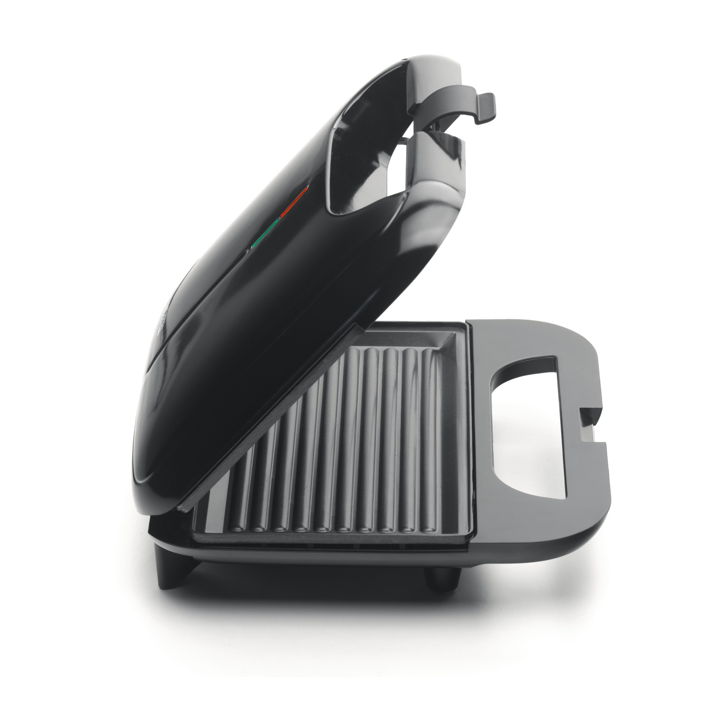 Sandwich maker nero aperto, con piastre grill visibili, su sfondo bianco.