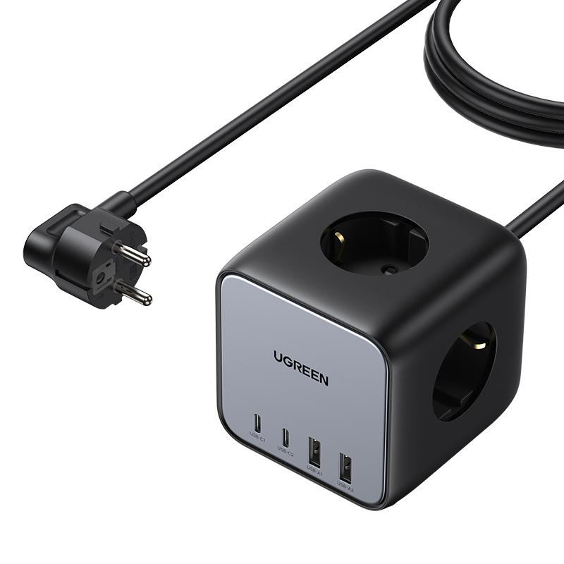 Schwarze UGREEN Steckdosenleiste mit Steckdosen und USB-Anschlüssen.