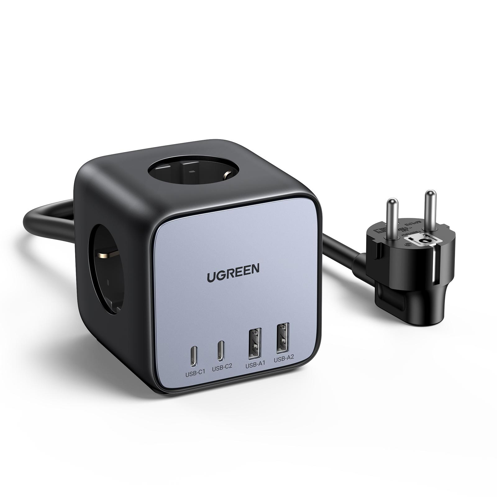 Ein schwarzer UGREEN-Steckdosenleiste mit Steckdosen und USB-Anschlüssen, mit weißem Hintergrund.