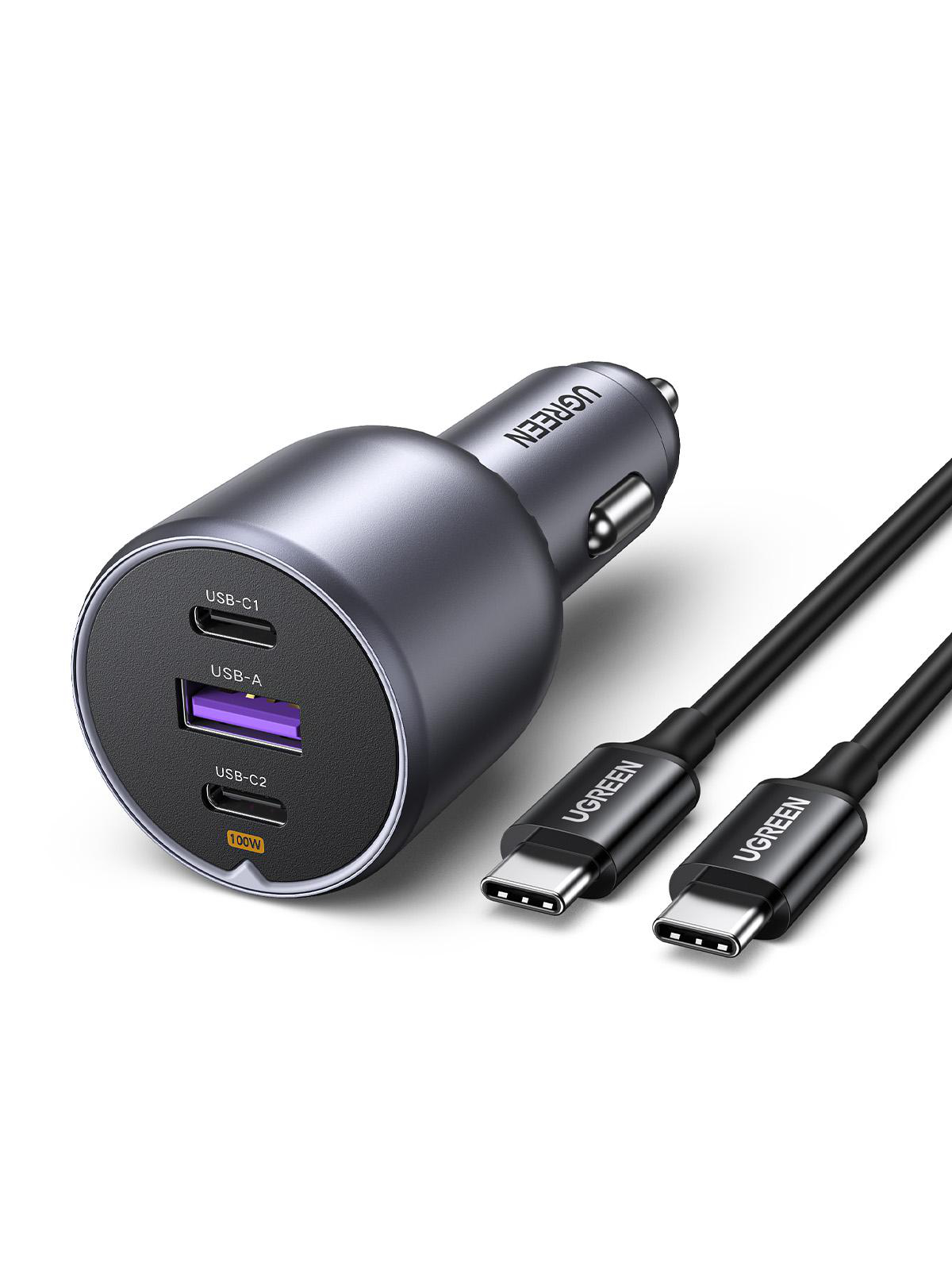 Ein graues Autoladegerät mit USB-Anschlüssen und zwei schwarzen Ladekabeln.