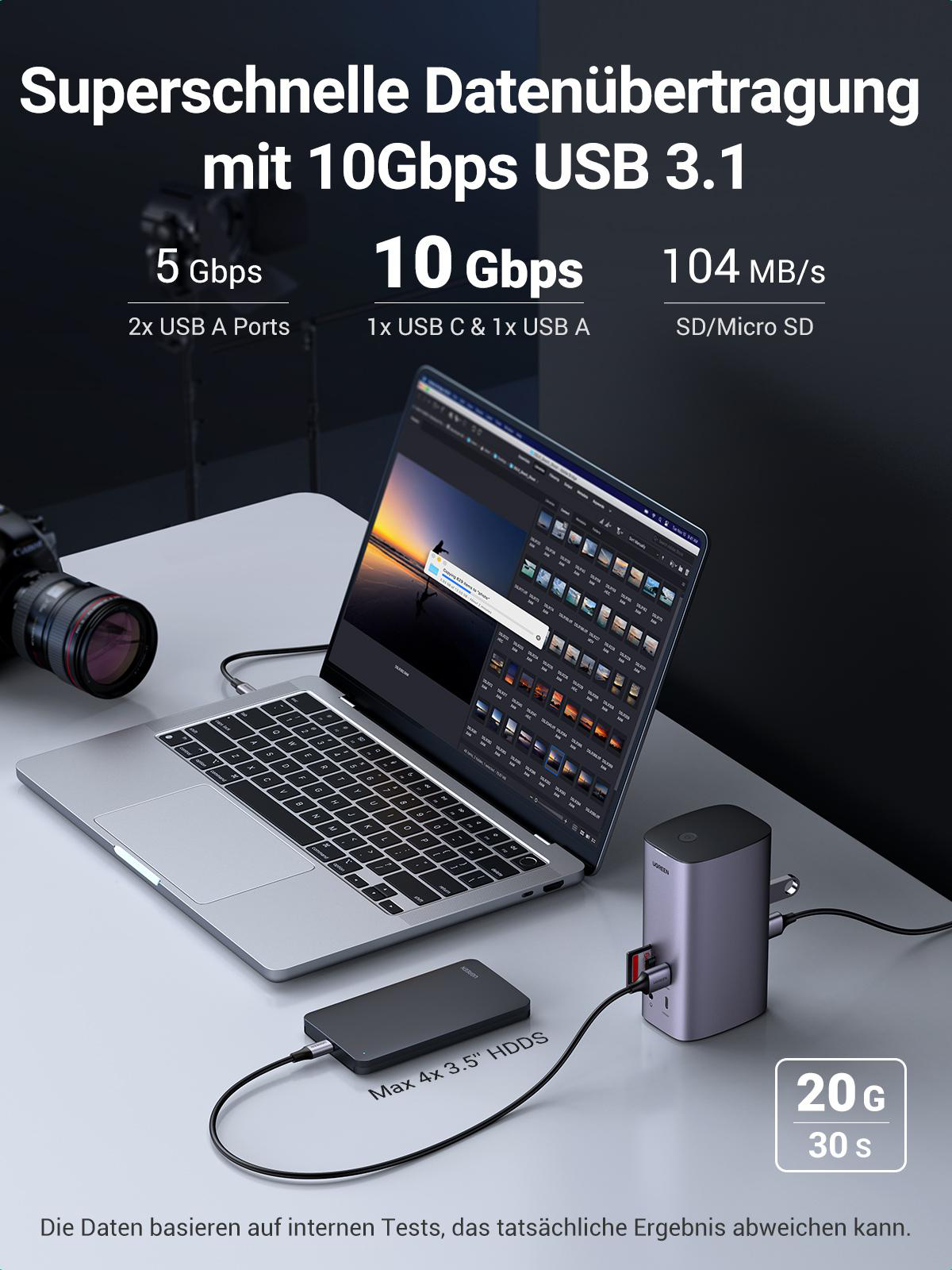 Laptop mit Hub verbunden. Anzeige der Datenübertragungsgeschwindigkeiten, USB-Anschlüsse und SD-Kartensteckplatz.
