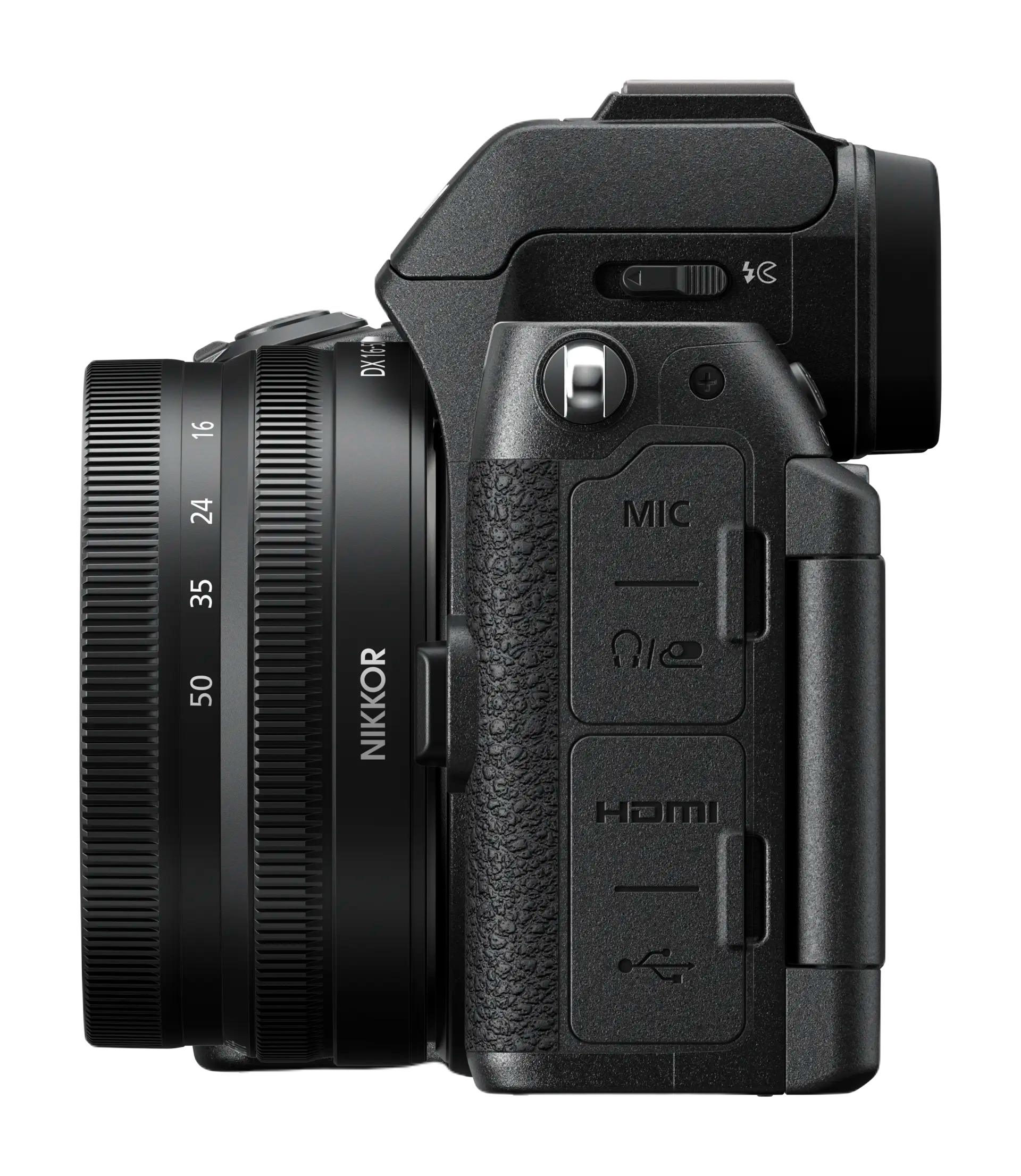 Siyah bir Nikon Z 50 II kameranın yan görünümü, bir lens takılı, yan portları ve kontrolleri gösteriyor.