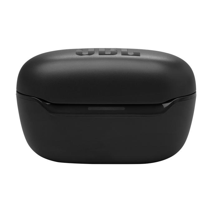 Estuche de carga negro cerrado para auriculares JBL, con el logo JBL arriba.