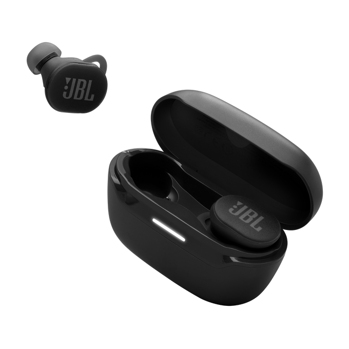 Auriculares inalámbricos JBL negros con el estuche de carga.