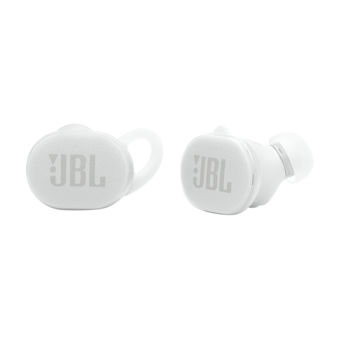 Par de auriculares JBL blancos con el logo JBL en los lados.