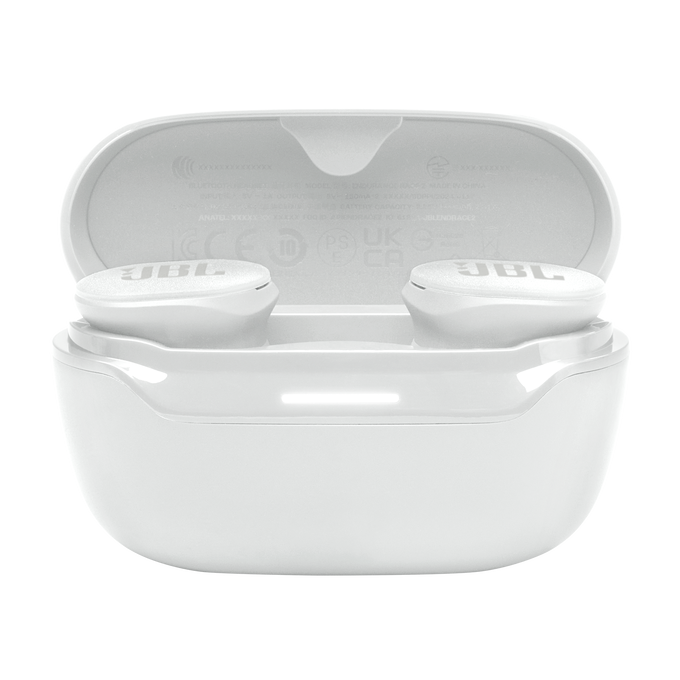Estuche de carga blanco cerrado para auriculares JBL, con logo JBL arriba.