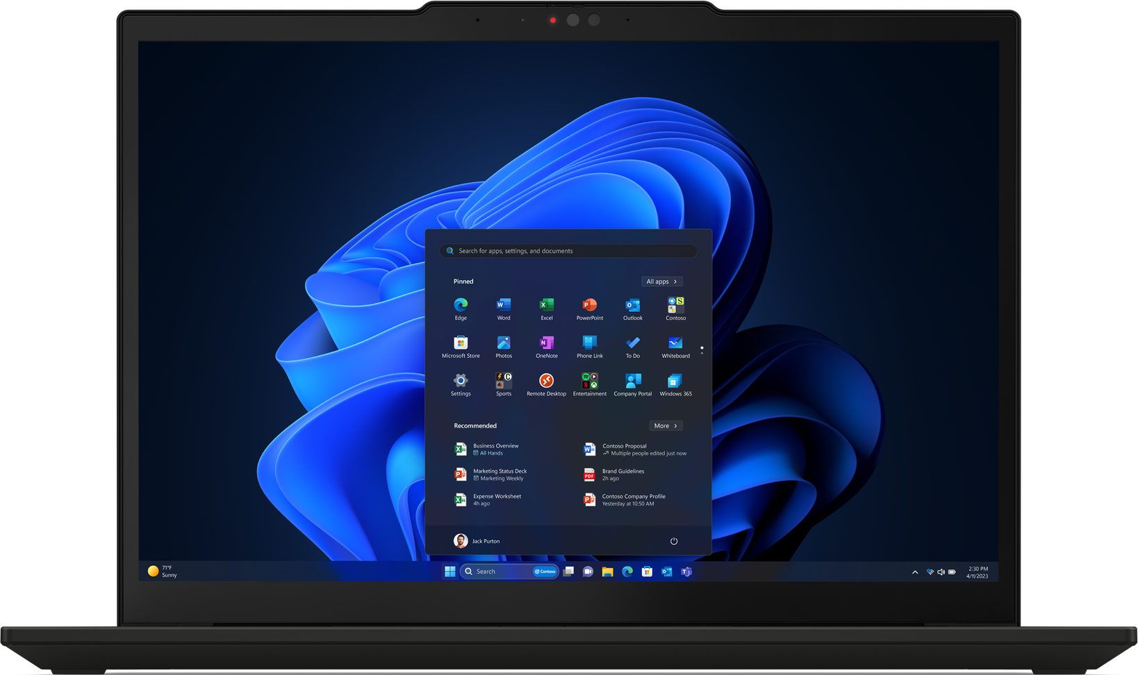 Ein Laptop mit Windows 11-Oberfläche und einem geöffneten Startmenü.