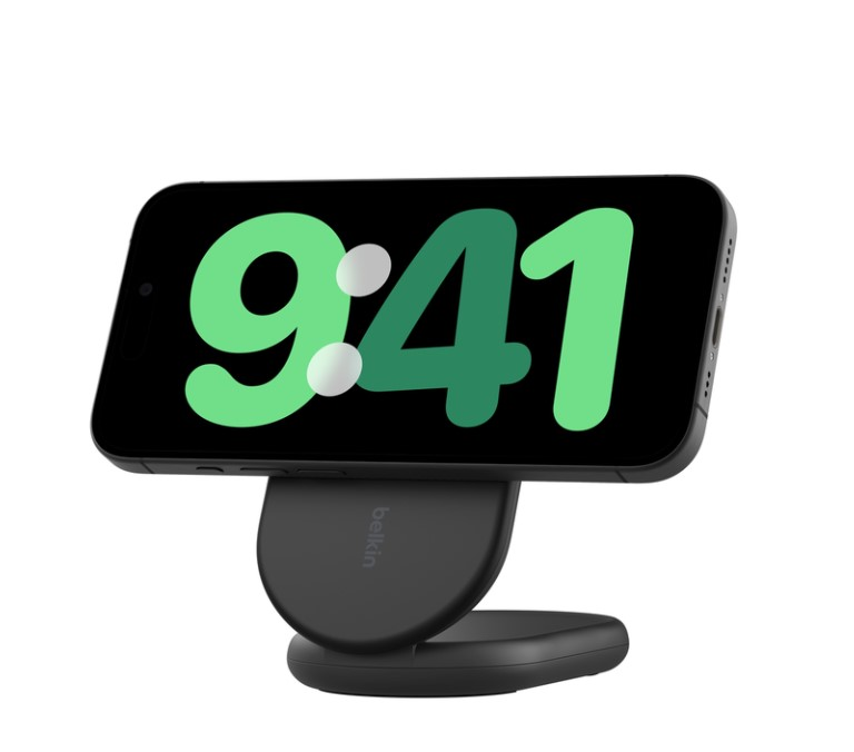 Siyah bir stand üzerinde siyah telefon, 9:41 ve yeşil sayılar gösteriyor.
