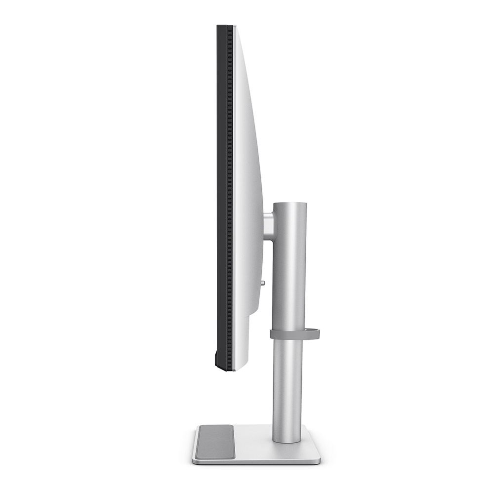 Bir monitörün yan görünümü, gümüş bir stand ve BenQ logosuyla monitörün ince profilini gösteriyor.