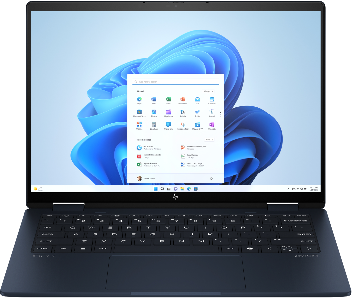 Laptop, Windows 11 asztallal, alkalmazásikonokkal és tálcával.