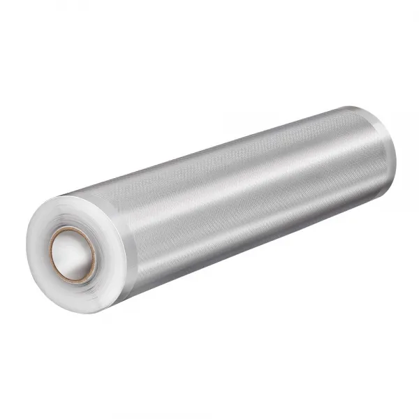 Świeca, dwa narzędzia kosmetyczne i róże ustawione na stole.