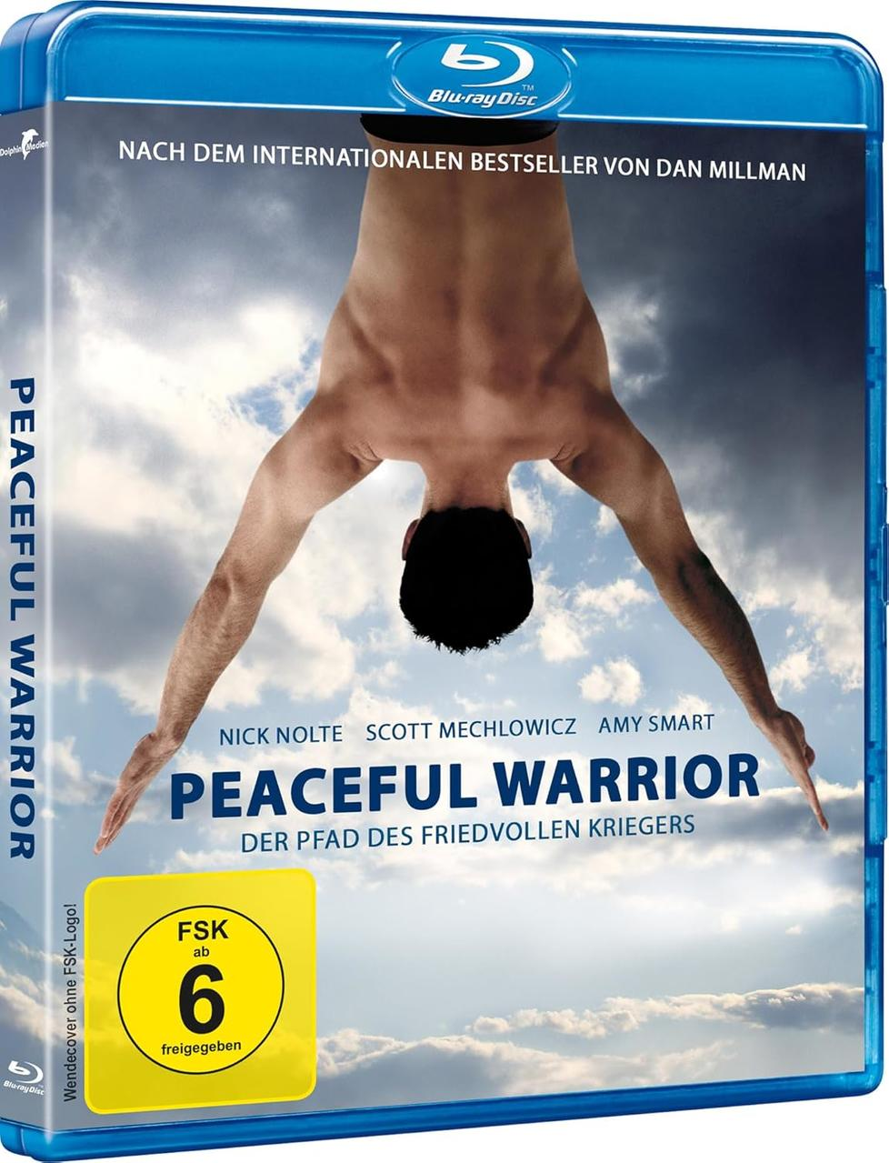 Blu-ray-Cover von Peaceful Warrior mit einem Mann in der Luft, Arme ausgestreckt, Wolken.