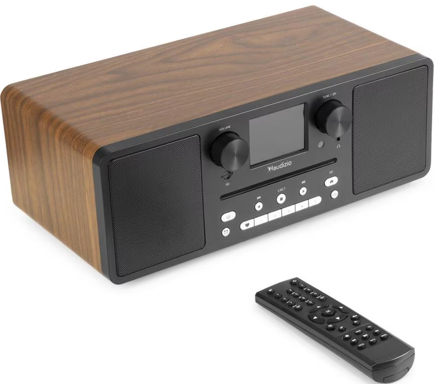 Radio in legno con telecomando. La radio ha un frontale nero e uno schermo.