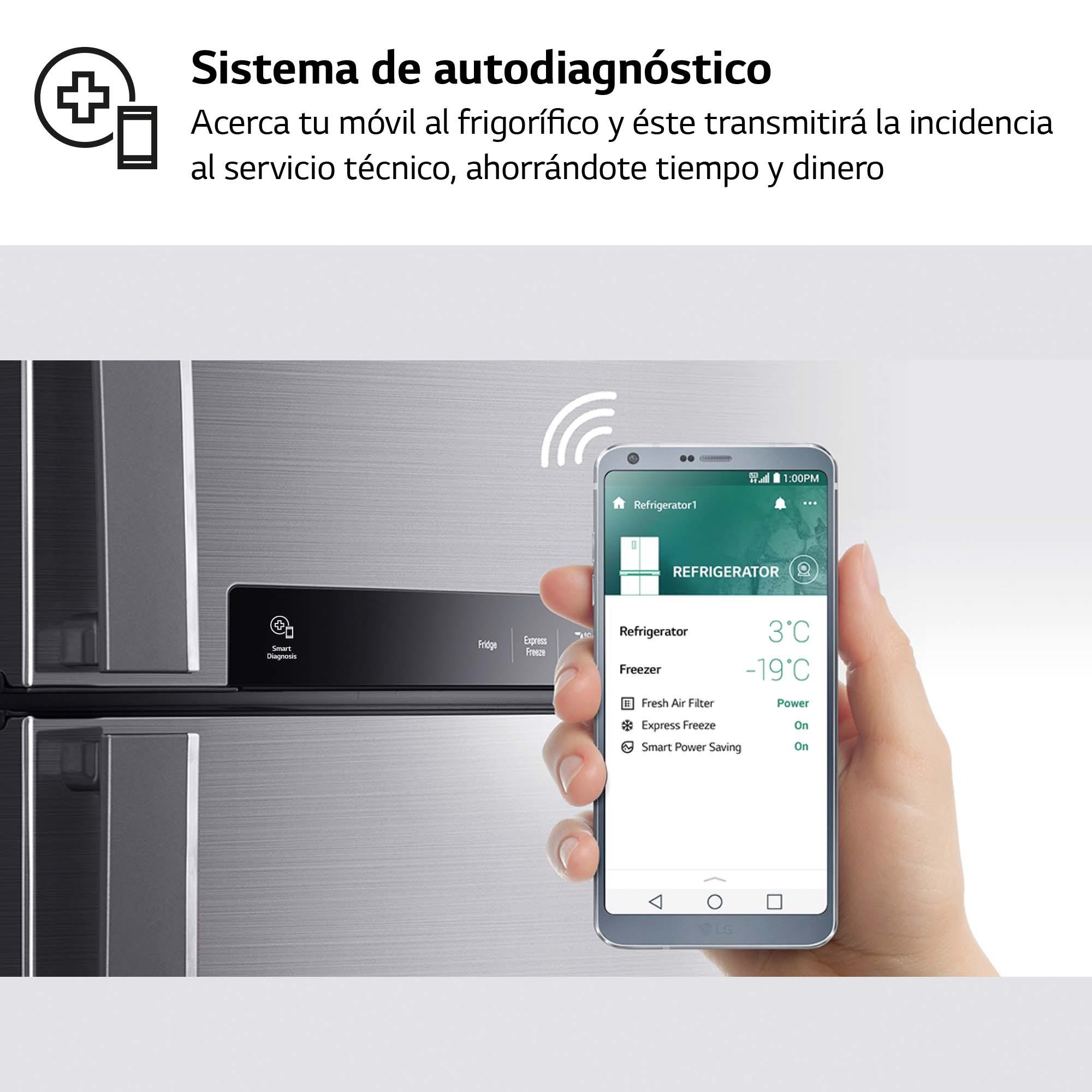 Un smartphone mostrando estadísticas del refrigerador, con un refrigerador plateado en el fondo.