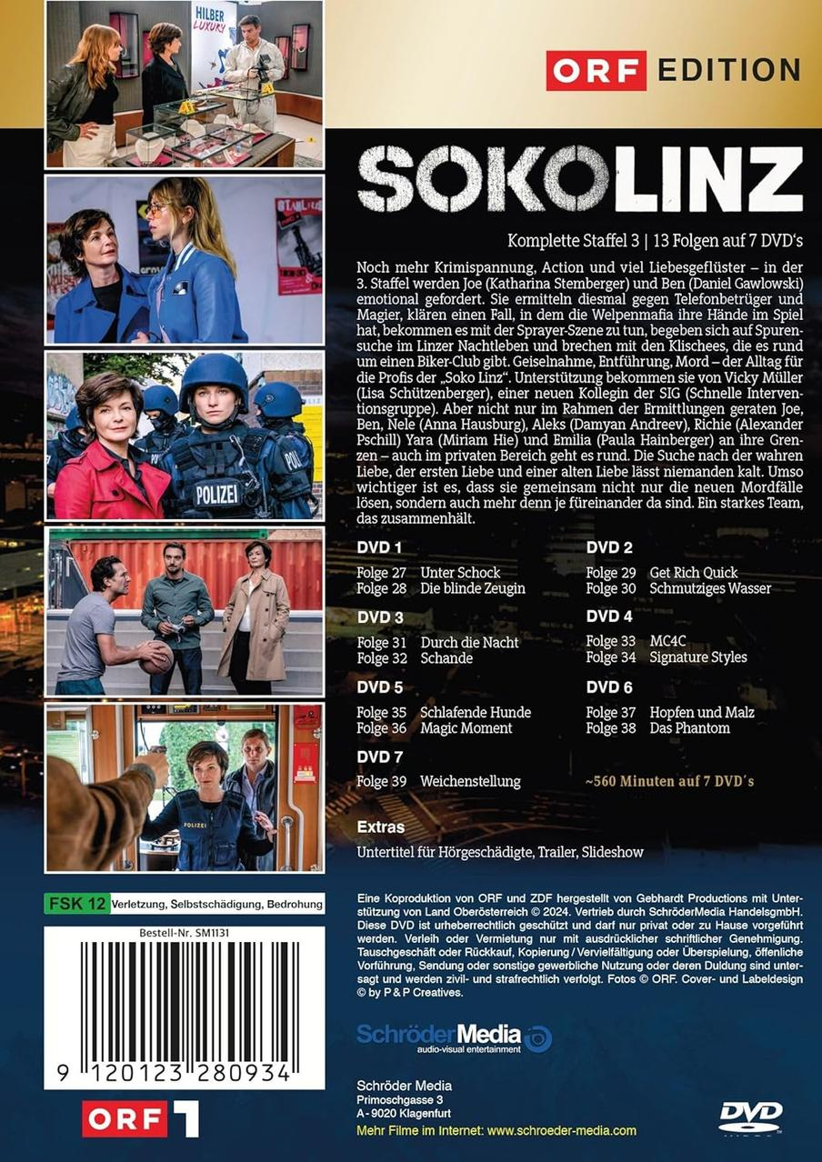Die Rückseite einer DVD-Hülle mit Bildern der Besetzung und Text auf Deutsch. Der Text ist weiß.