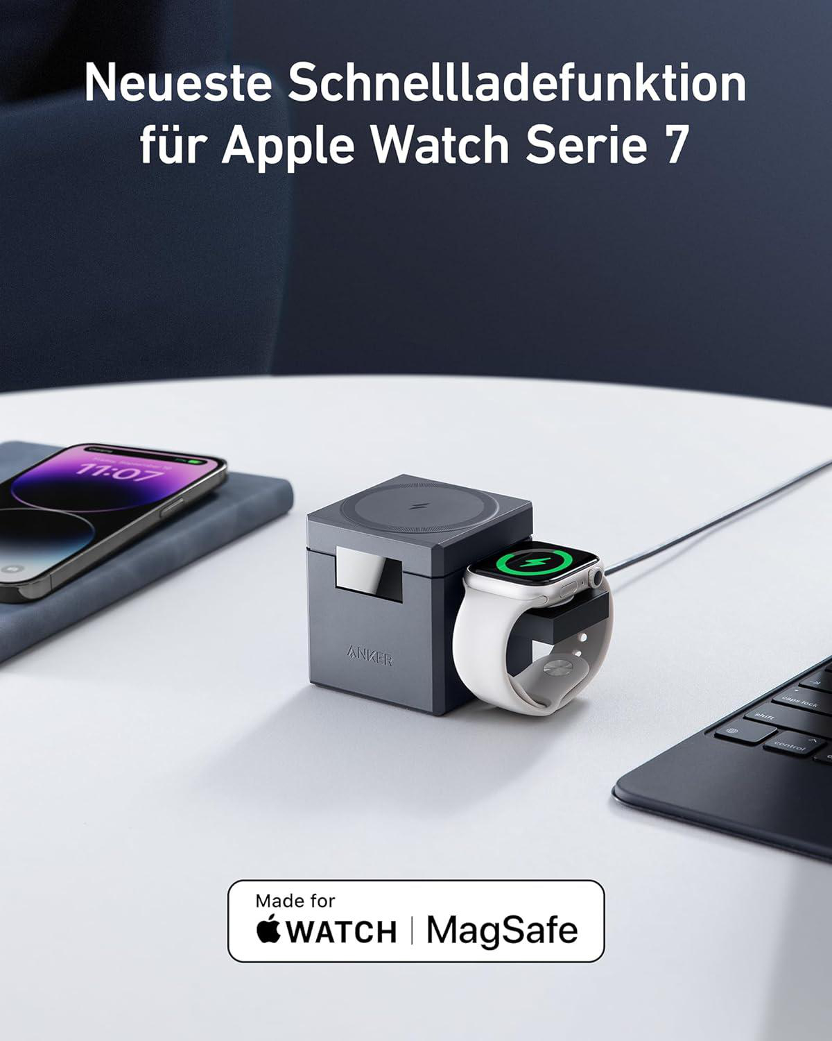 Ladestation mit Apple Watch und iPhone, Telefon und Tastatur mit Werbetext.