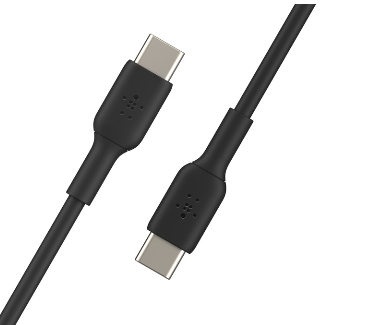 Beyaz zemin üzerinde açılı duran iki Belkin USB-C kablosu.