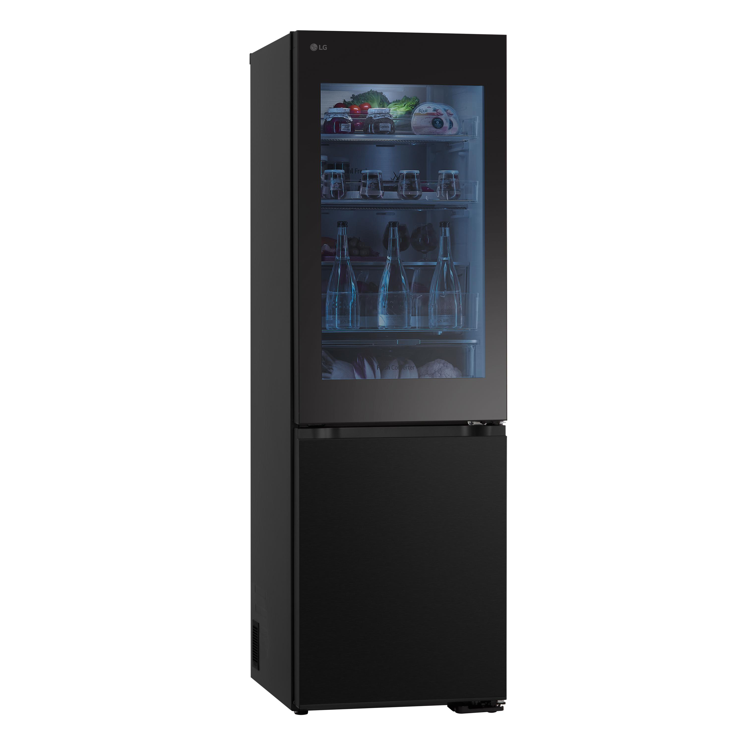 Ein schwarzer Kühlschrank mit Glastür.