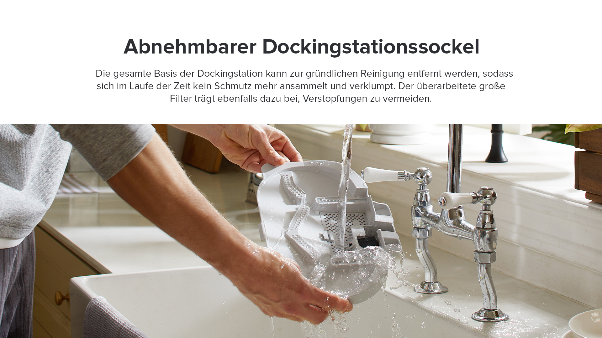 Hände waschen Teil eines weißen Geräts im Waschbecken, Wasser fließt, saubere Umgebung.