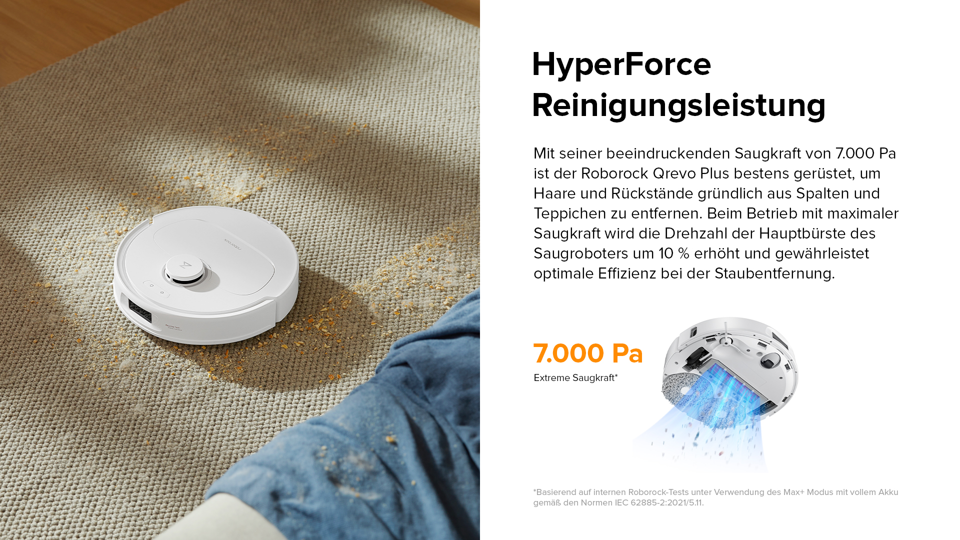 Roboter-Staubsauger auf Teppich mit Schmutz, Text zur Reinigungsleistung.