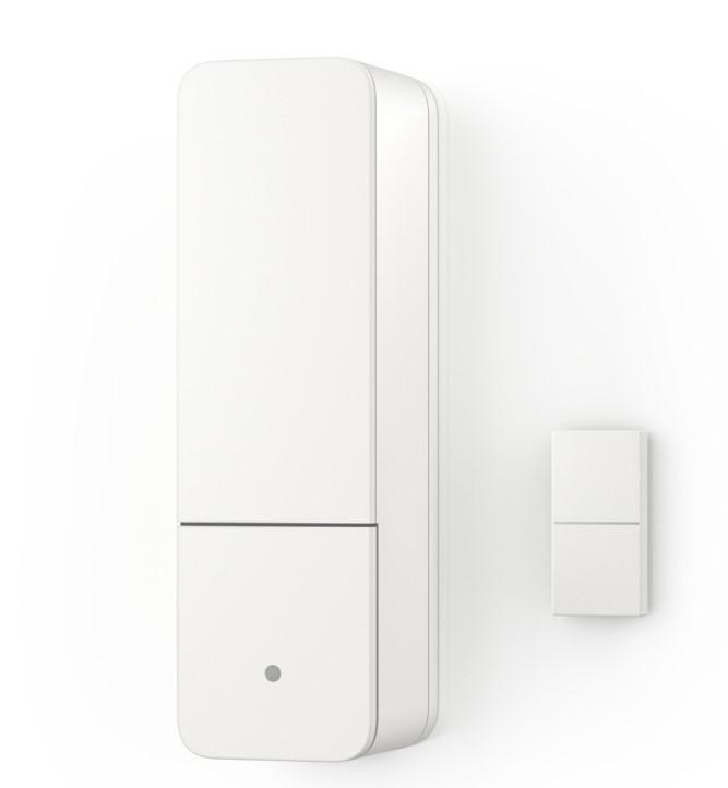 Weißes Smart-Home-Gerät mit separater weißer quadratischer Komponente. Beide sind an einer weißen Wand montiert.