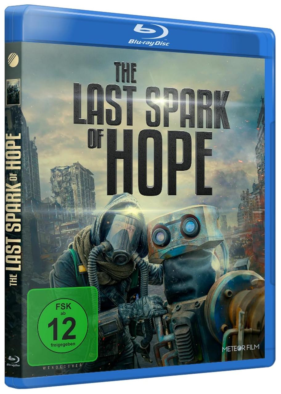 Blu-ray-Boxart: 'The Last Spark of Hope'. Mann mit Gasmaske und Roboter, postapokalyptische Szene.