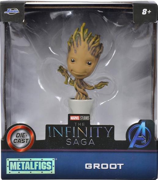 Groot-Figur in einem Topf, in einer Vitrine. Marvels The Infinity Saga. Weißer Hintergrund.