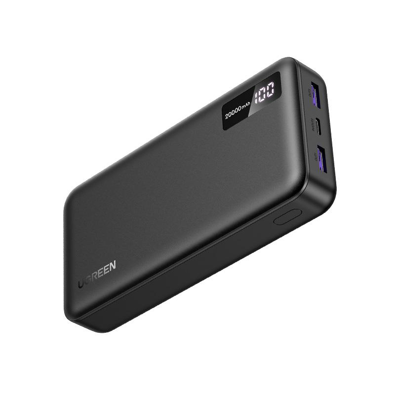 Eine schwarze Powerbank wird auf weißem Hintergrund angezeigt. Das Display zeigt die Kapazität.
