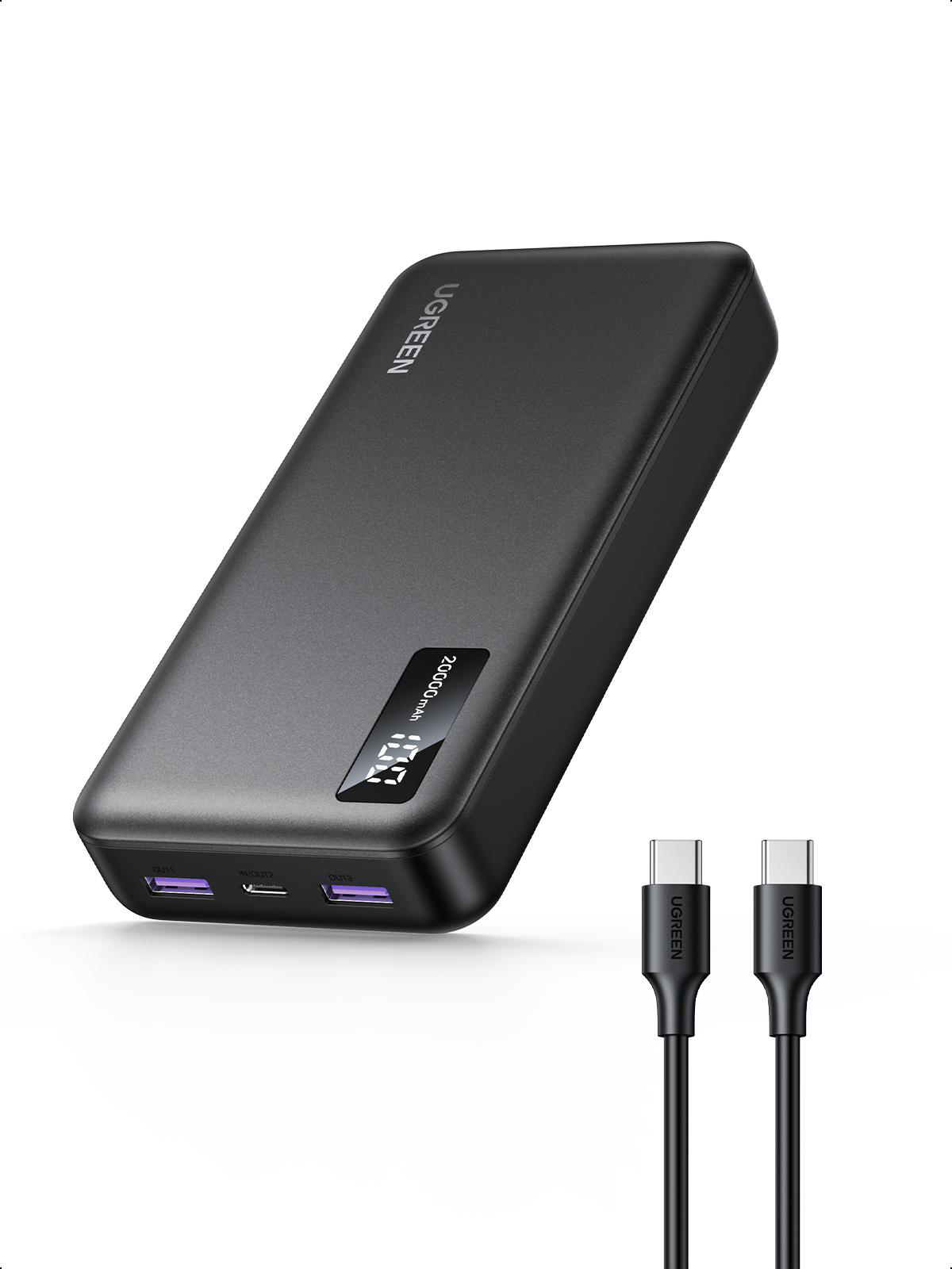 Schwarze Powerbank mit Display, USB-C-Kabeln und UGREEN-Logo.
