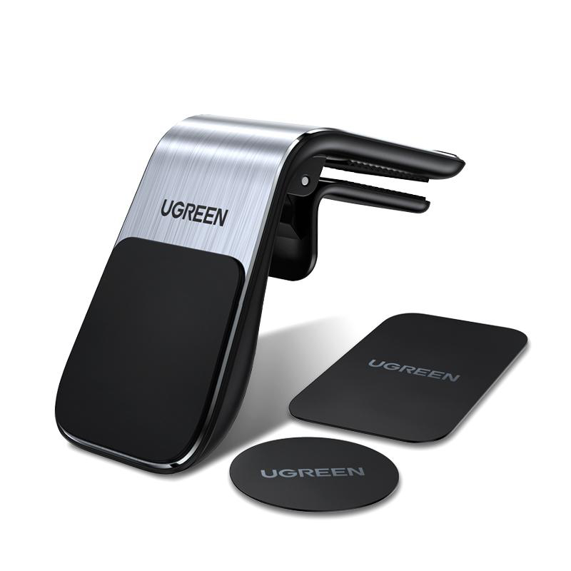 Eine UGREEN Autotelefonhalterung und zwei Klebeplatten auf weißem Hintergrund.