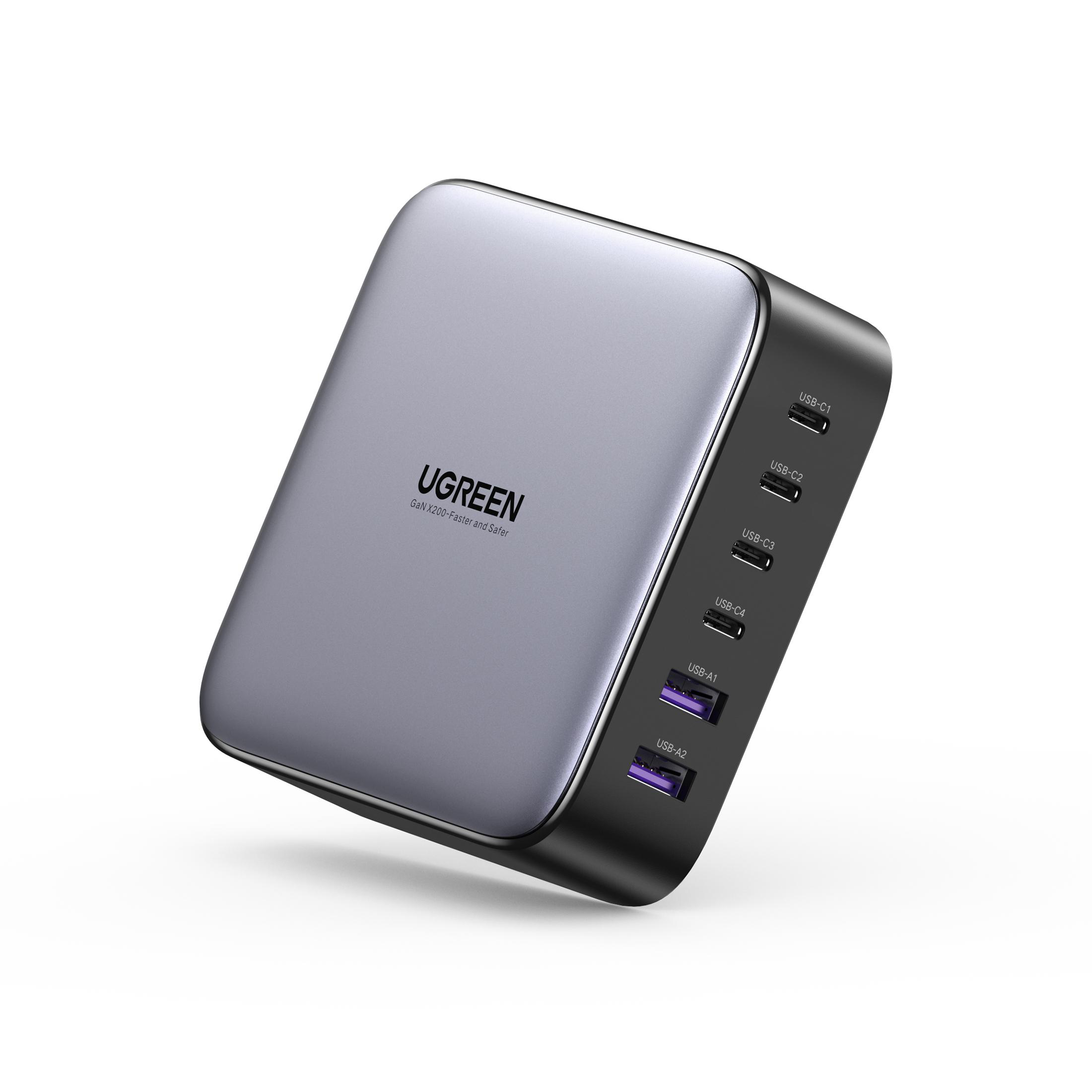 Schwarze und graue UGREEN Ladestation mit mehreren USB-Anschlüssen.