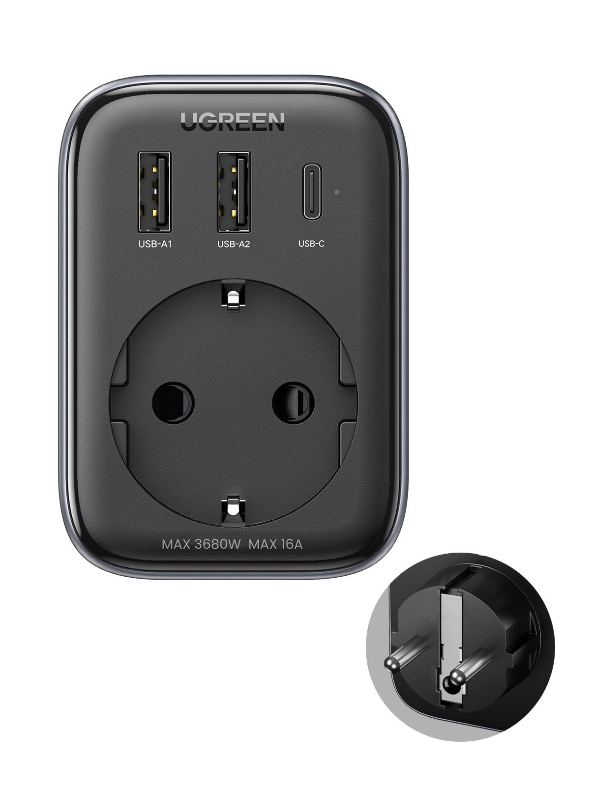 Schwarzer Netzadapter mit USB-Anschlüssen und Stecker, auf weißem Hintergrund, Nahaufnahme.