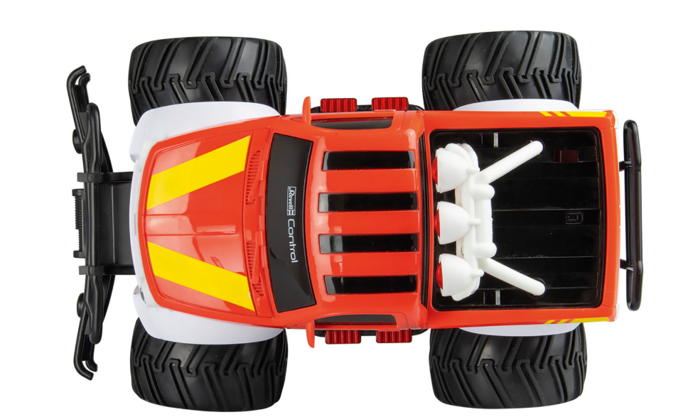 Orangener und weißer Spielzeug-Monstertruck, Draufsicht, auf weißem Hintergrund.