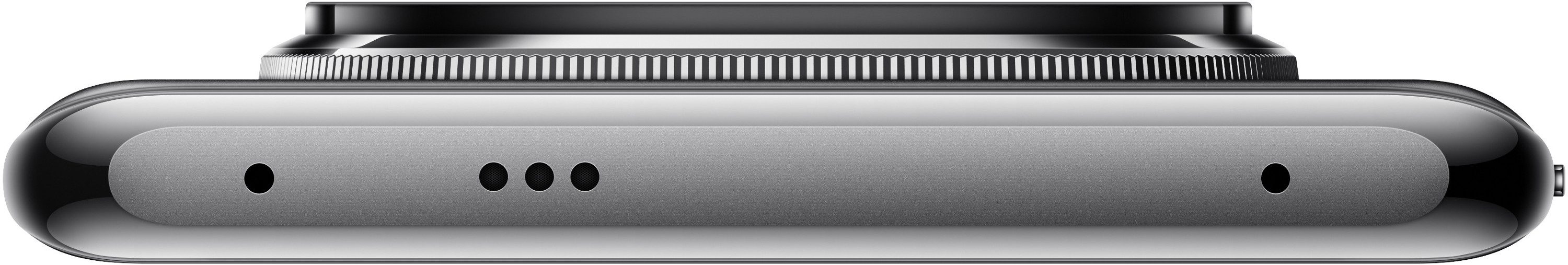 Widok od spodu srebrnego aparatu z obiektywem. Czarne detale i metaliczne wykończenie.