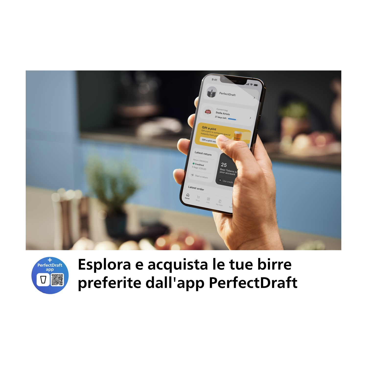 Persona che tiene in mano un telefono con l'app PerfectDraft.