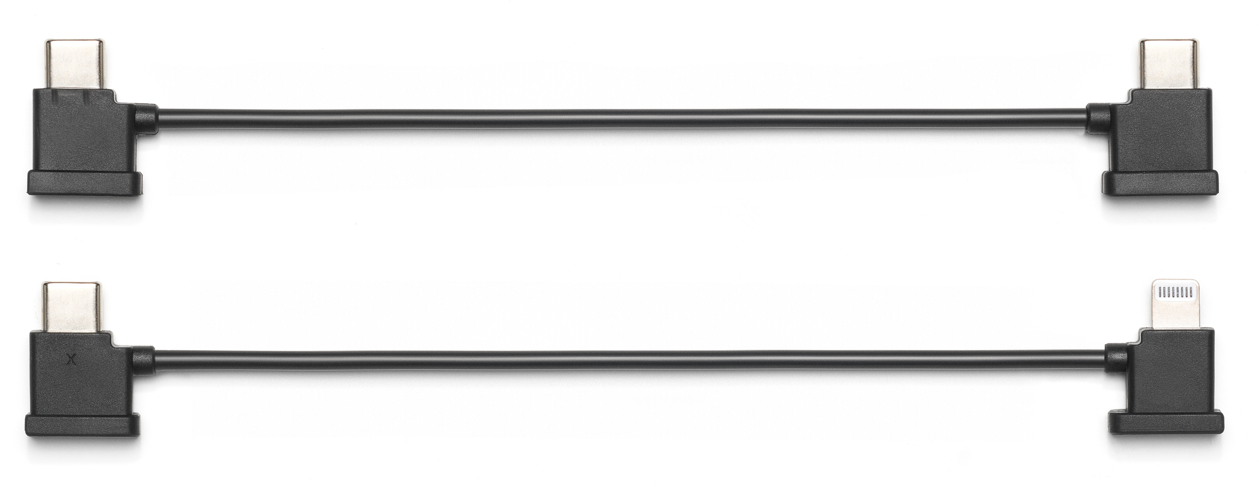 Két fekete USB-C kábel különböző csatlakozókkal fehér háttéren.