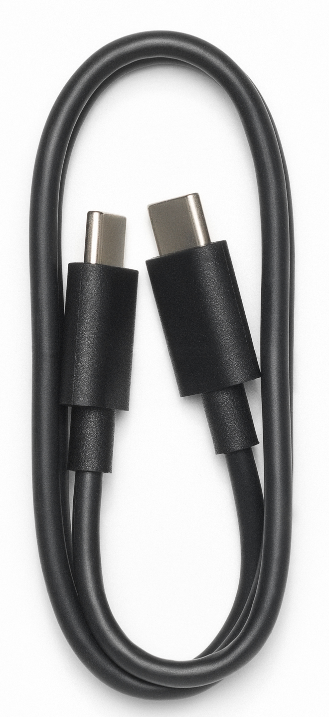 Fekete USB-C kábel, feltekerve, fehér háttéren.