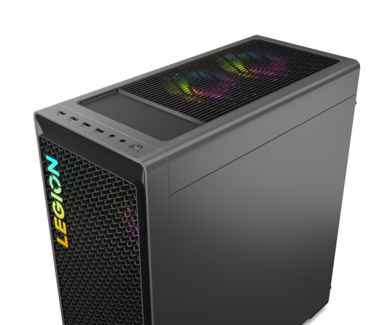 Schwarzes Computergehäuse mit beleuchtetem Legion-Logo, schräge Ansicht.