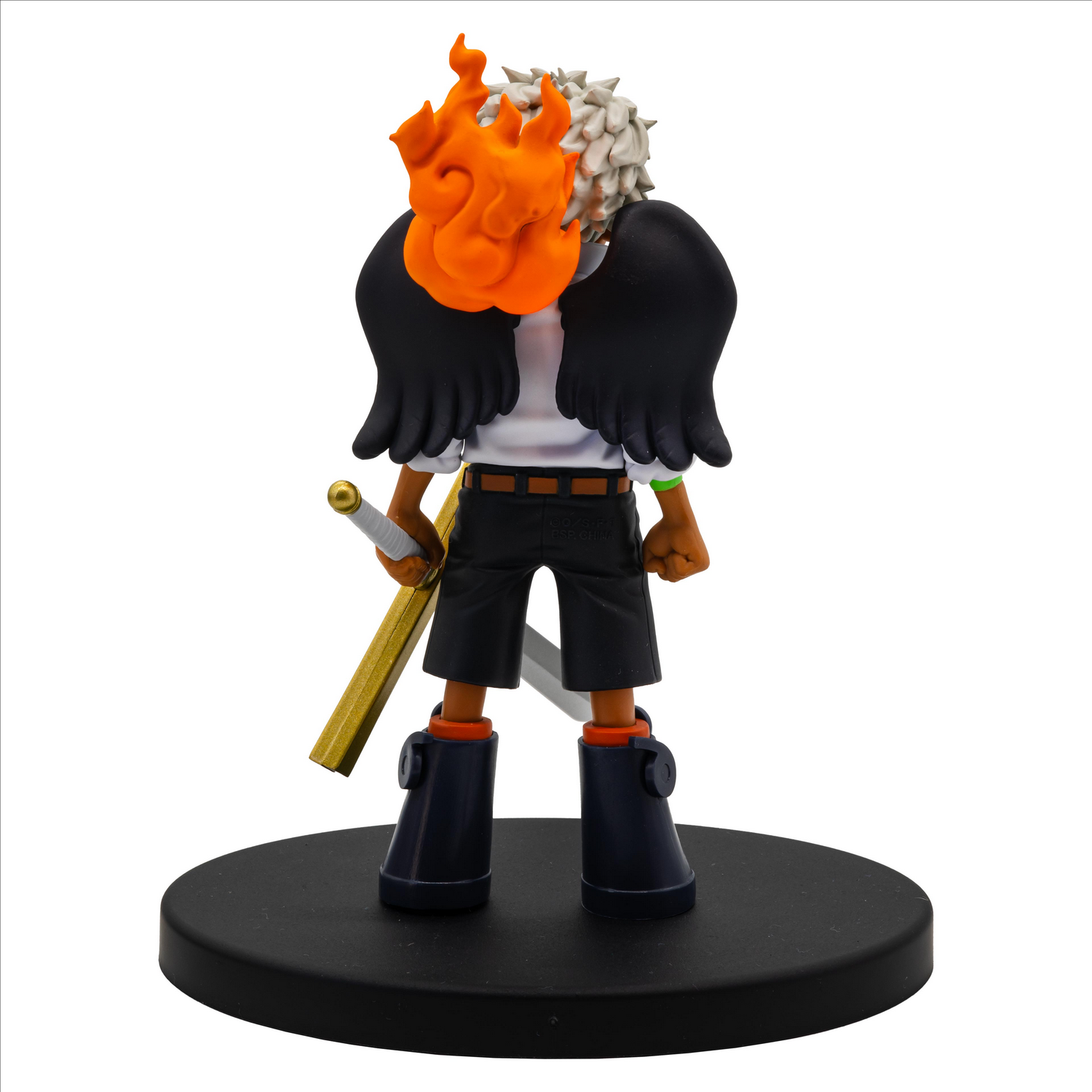 Figura de un personaje de manga con llamas en la cabeza y alas.