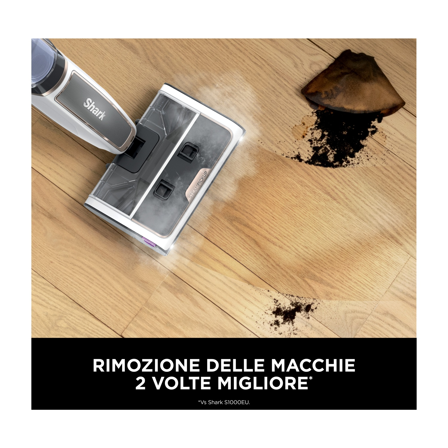 Un mocio a vapore Shark che pulisce un pavimento in legno, con testo che indica la rimozione delle macchie.