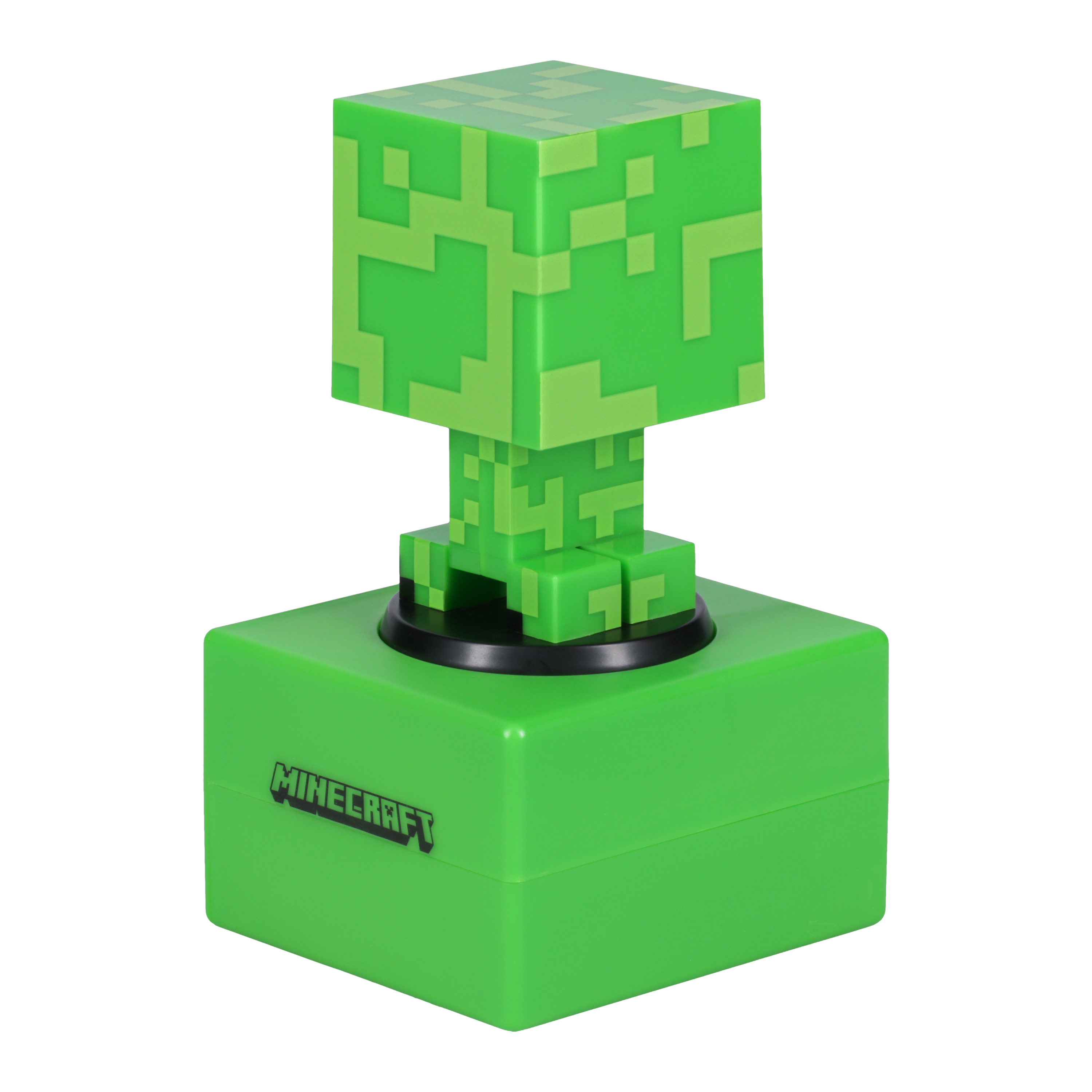 Grüne Minecraft Creeper-Figur. Quadratischer Kopf und Basis. Minecraft-Logo auf der Basis. Schwarzer Ständer.