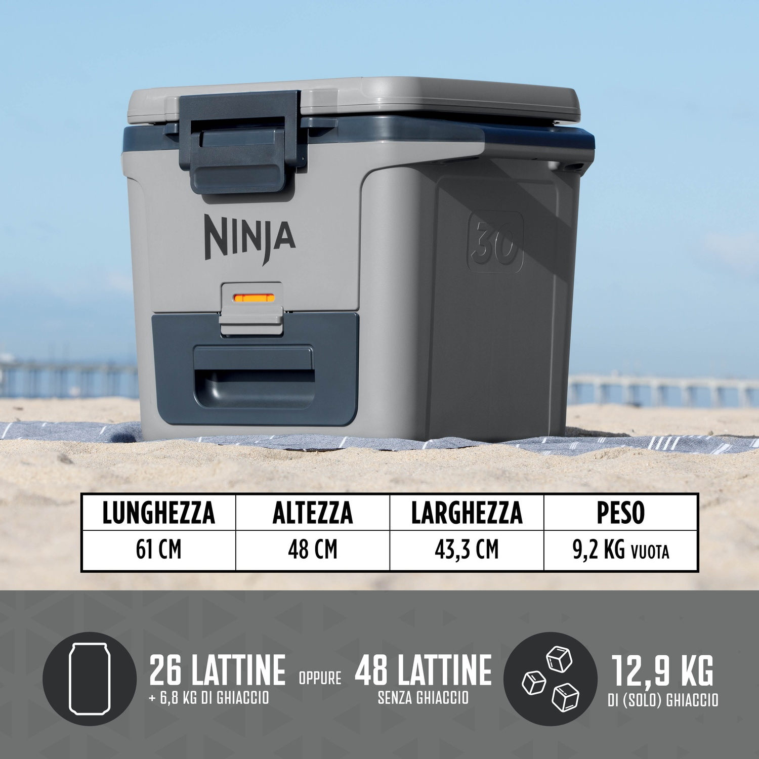 Un frigorifero Ninja, grigio e nero, con dimensioni e dettagli sulla capacità.