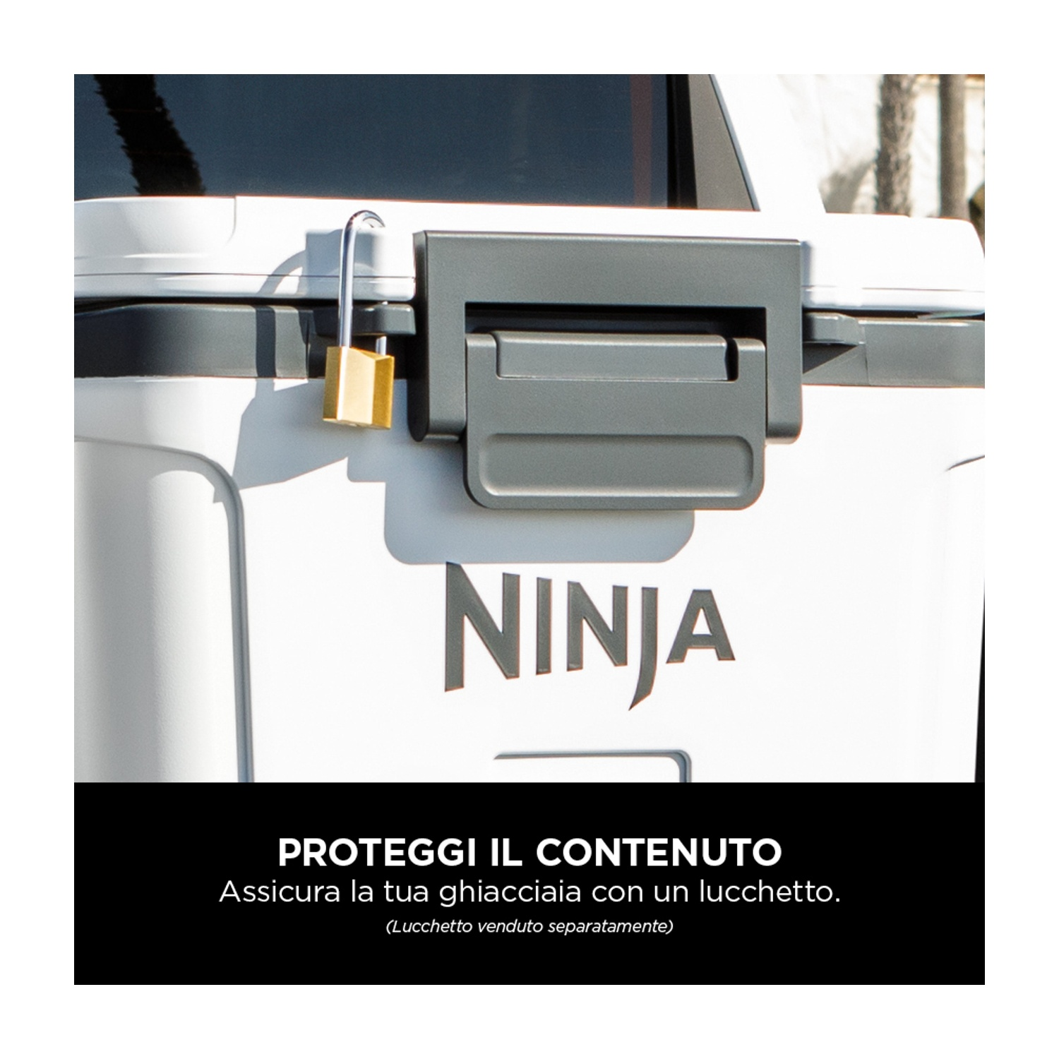 Contenitore termico bianco e grigio con lucchetto, parola 'NINJA'.
