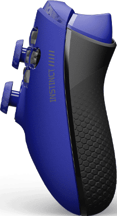 Ein blau-schwarzer Gamecontroller. Die linke Seite hat Knöpfe, die rechte Seite einen strukturierten Griff. Das Wort 'INSTINCT' ist gedruckt.