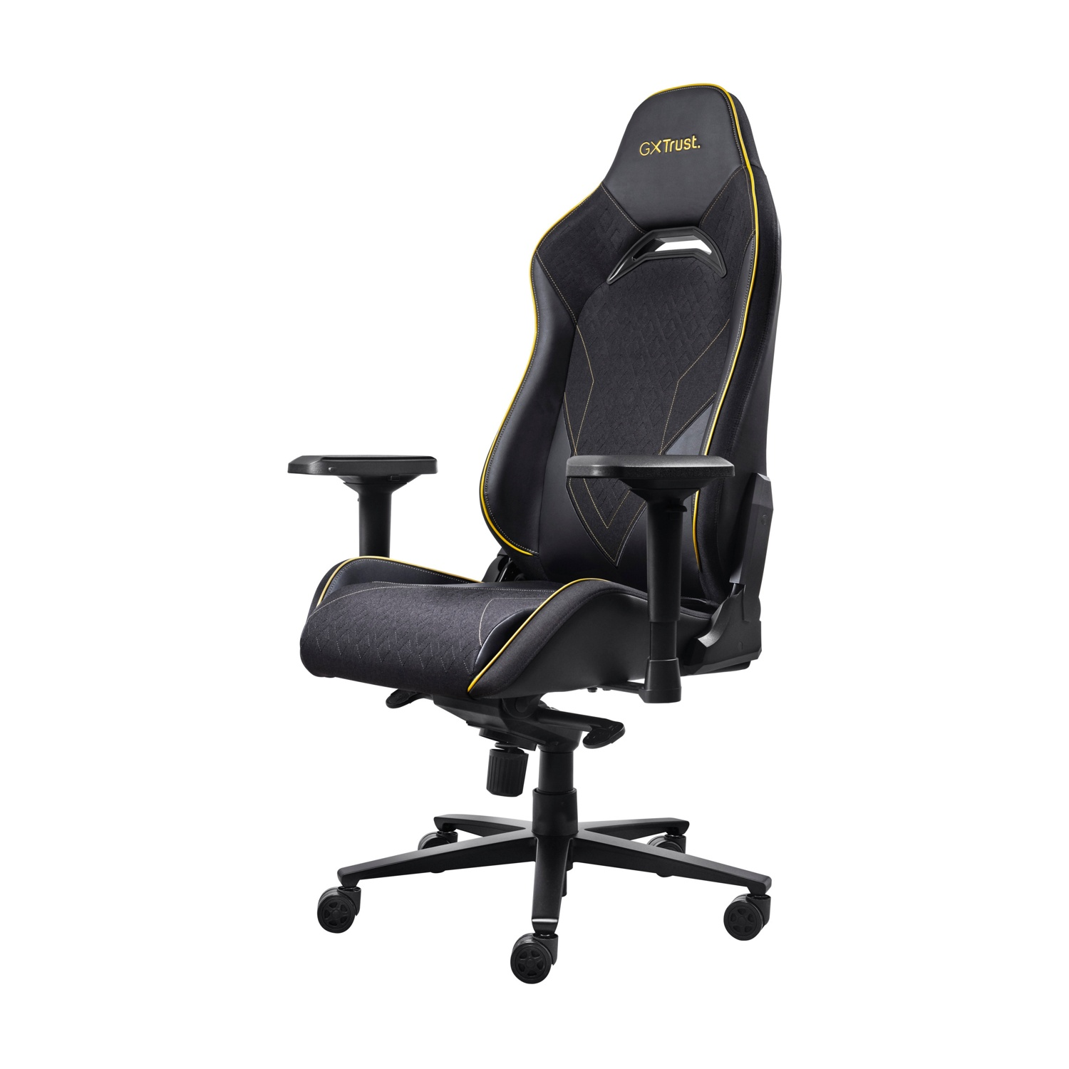 Sedia gaming nera con dettagli gialli. Logo GXTrust sul poggiatesta, sfondo bianco.