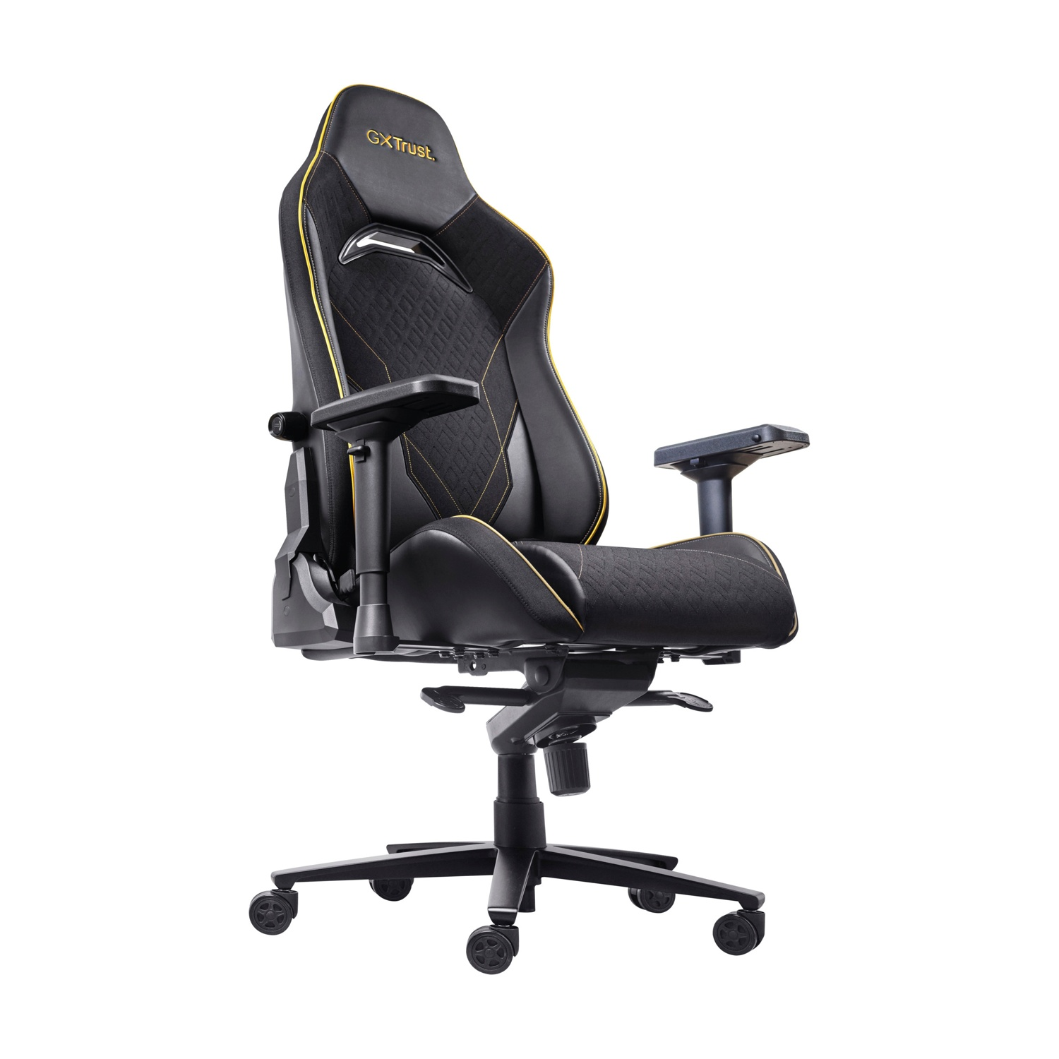 Sedia gaming nera con dettagli gialli. Logo GXTrust, su sfondo bianco.
