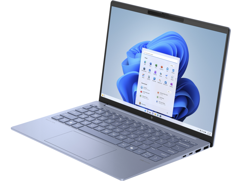 Laptop, nyitott, Windows 11 képernyő. A laptop kék színű és világos háttéren van.